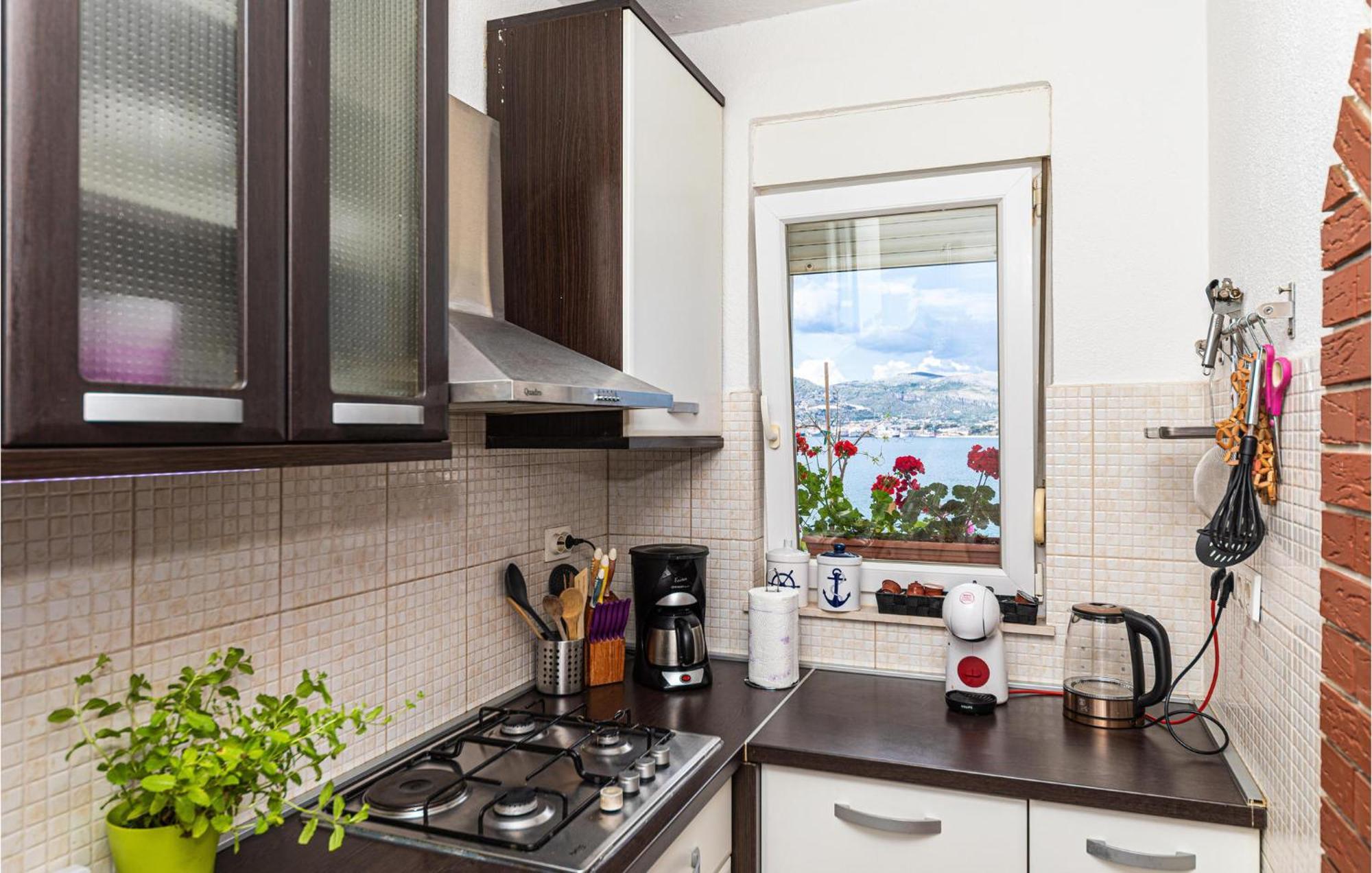 2 Bedroom Beautiful Apartment In Okrug Gornji Trogir Buitenkant foto