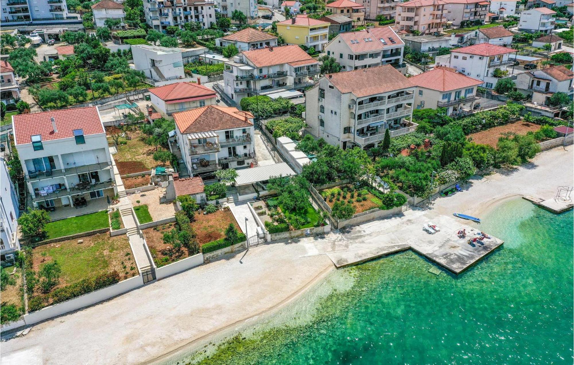 2 Bedroom Beautiful Apartment In Okrug Gornji Trogir Buitenkant foto