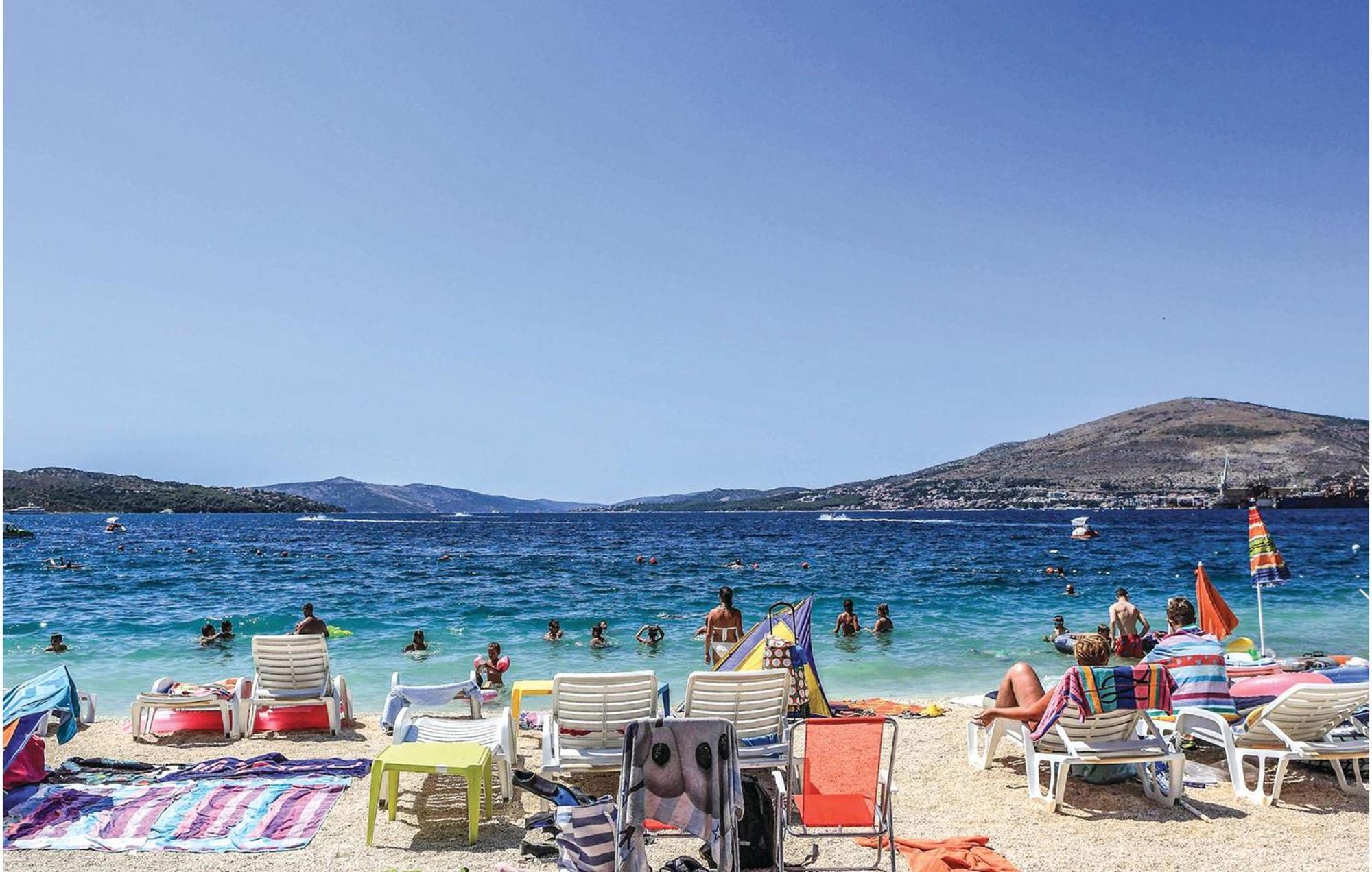 2 Bedroom Beautiful Apartment In Okrug Gornji Trogir Buitenkant foto
