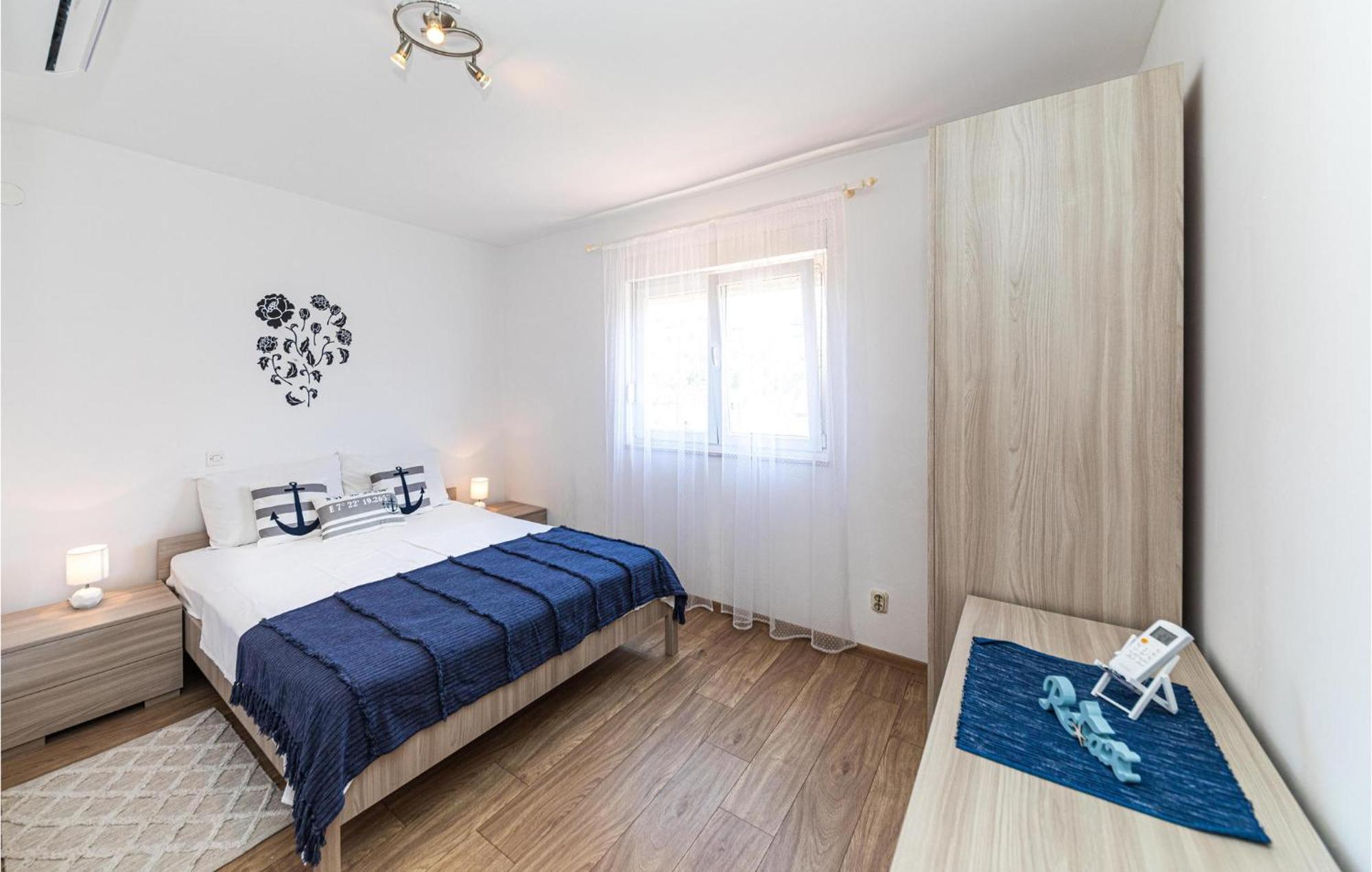 2 Bedroom Beautiful Apartment In Okrug Gornji Trogir Buitenkant foto