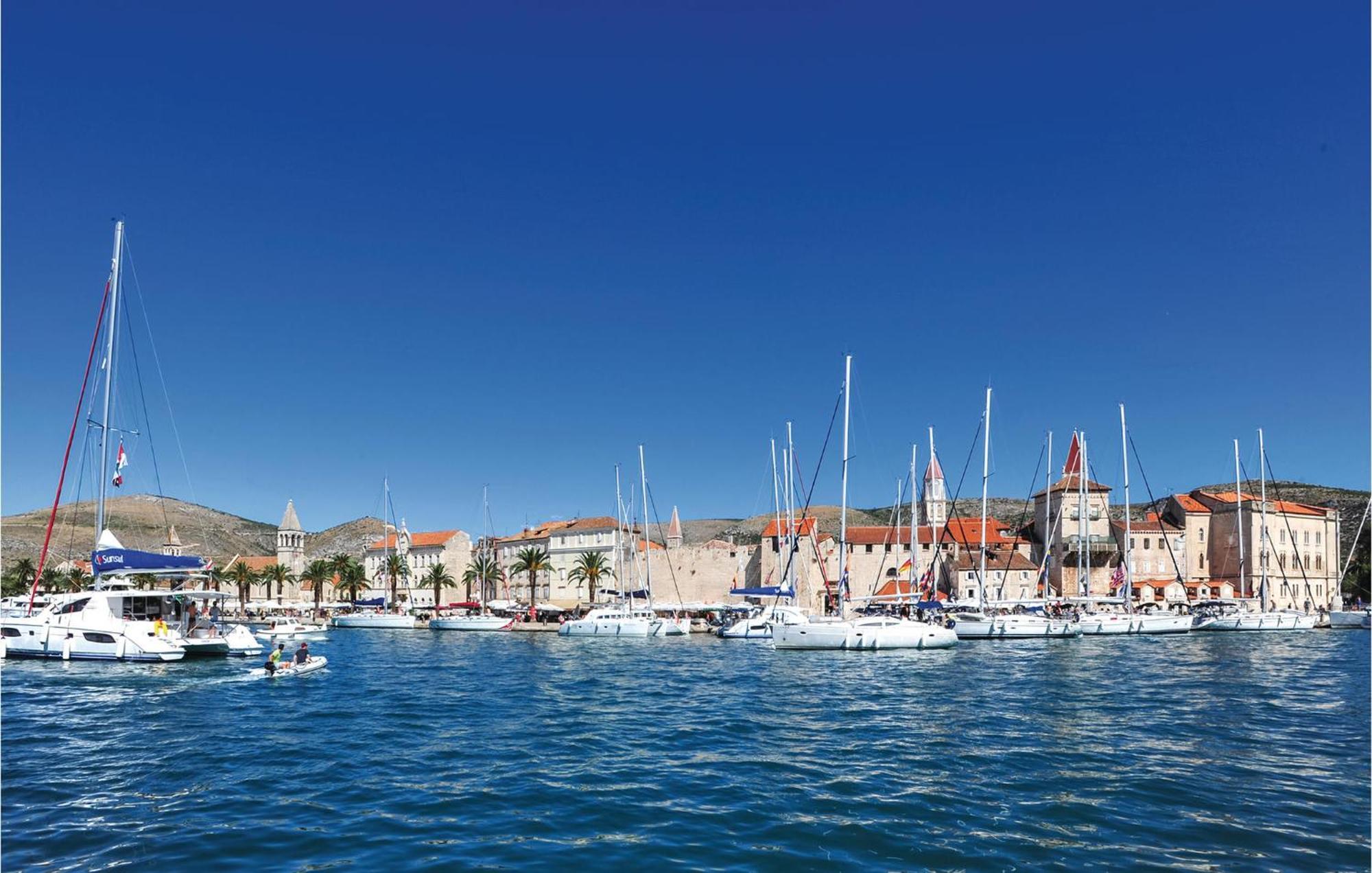 2 Bedroom Beautiful Apartment In Okrug Gornji Trogir Buitenkant foto