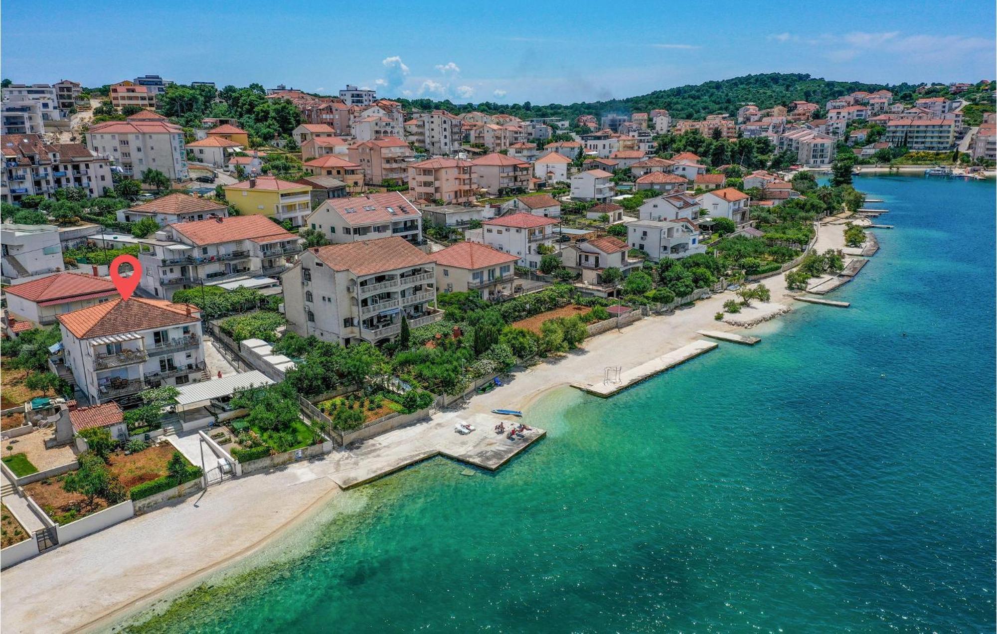 2 Bedroom Beautiful Apartment In Okrug Gornji Trogir Buitenkant foto