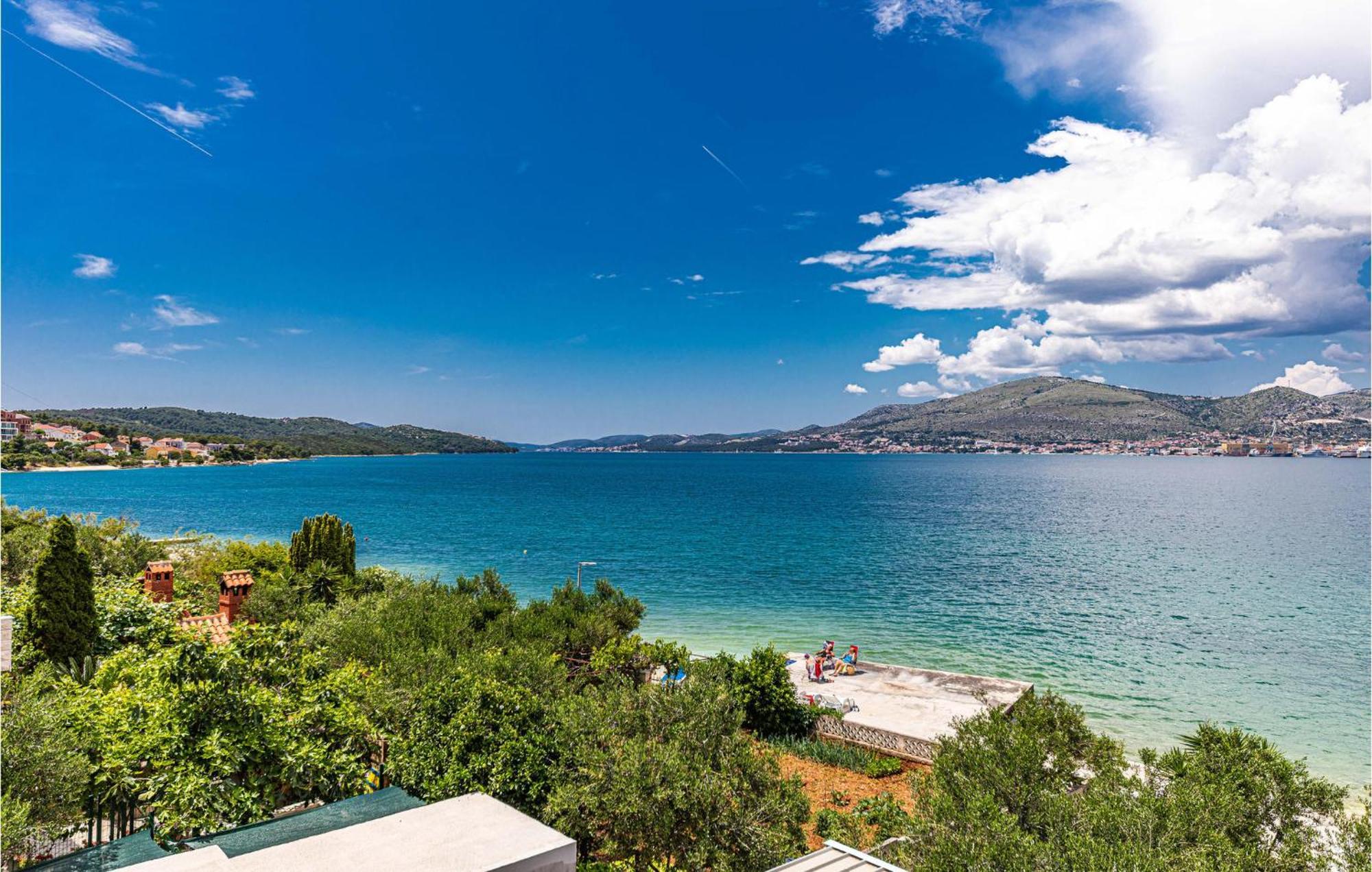 2 Bedroom Beautiful Apartment In Okrug Gornji Trogir Buitenkant foto